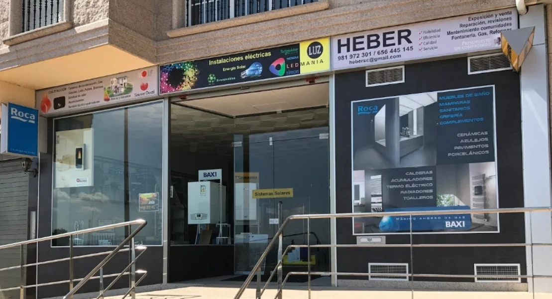 Tienda y exposición de Heber Inelca en Ribeira